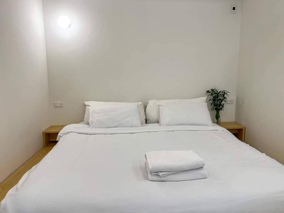 Hotel La Moon House Salaya Zewnętrze zdjęcie