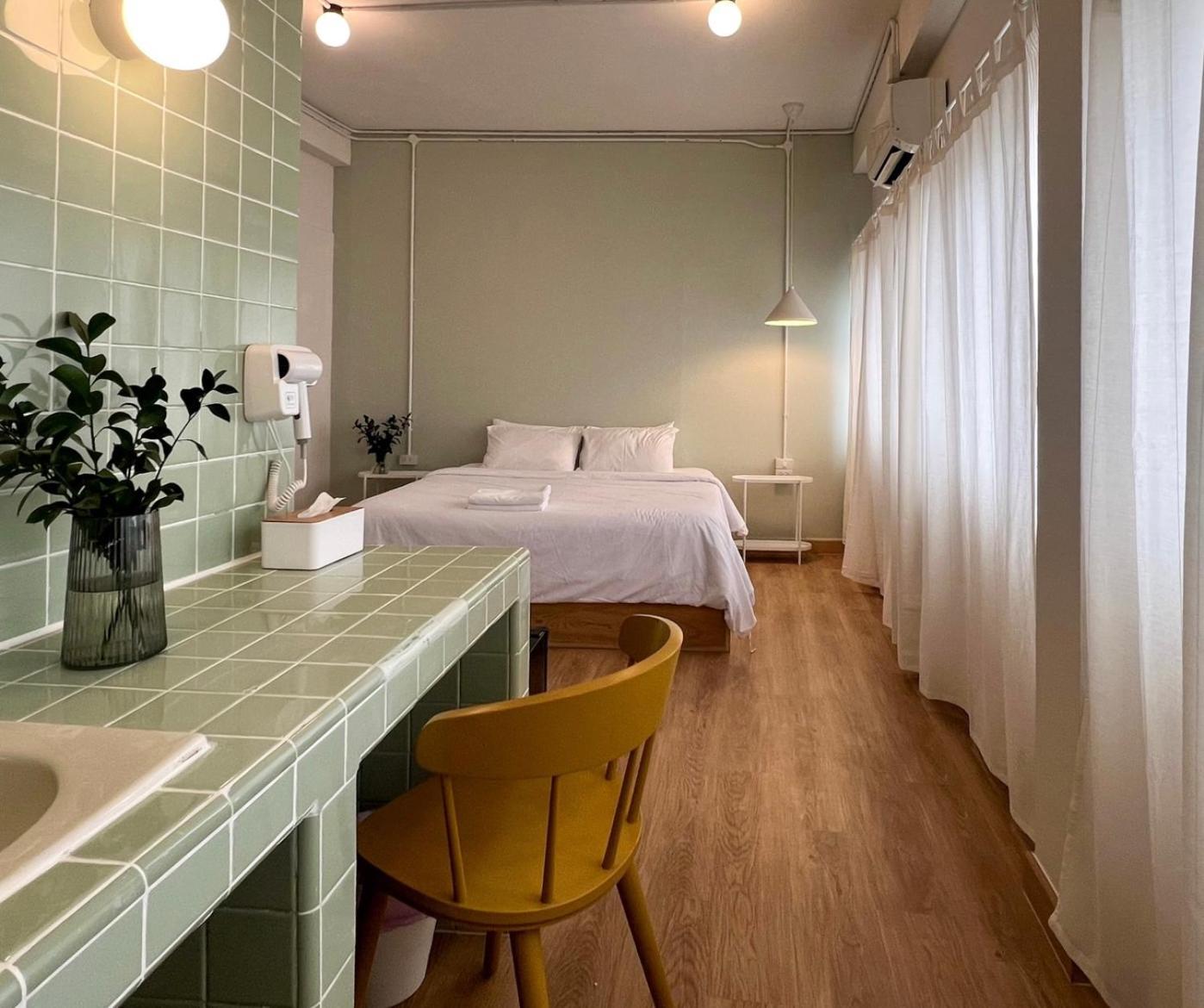 Hotel La Moon House Salaya Zewnętrze zdjęcie