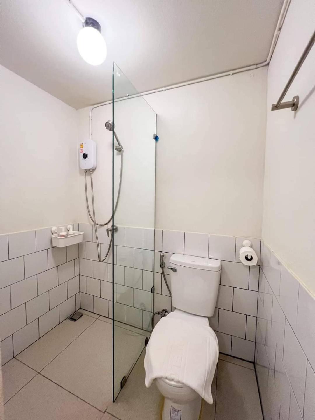Hotel La Moon House Salaya Zewnętrze zdjęcie
