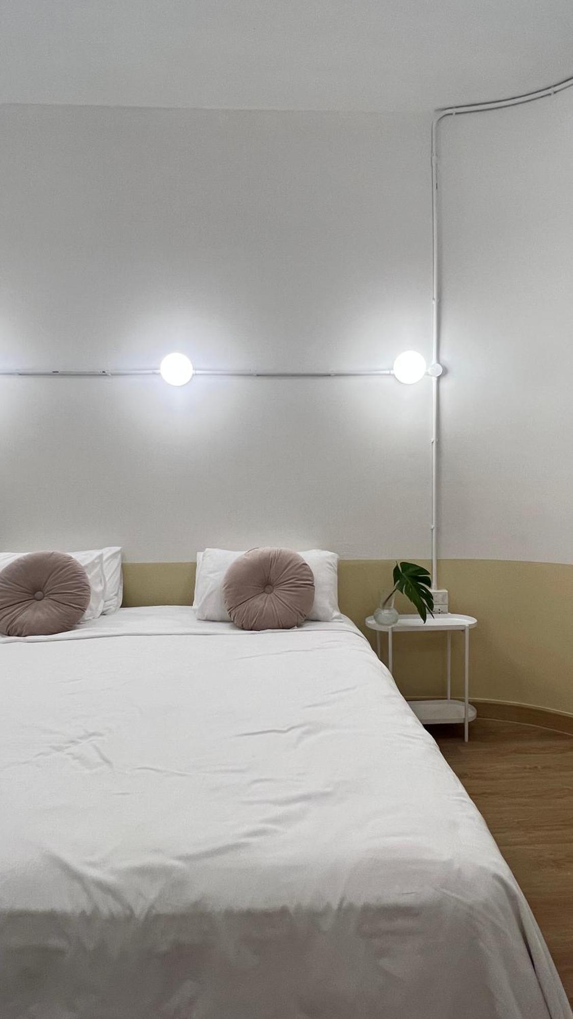 Hotel La Moon House Salaya Zewnętrze zdjęcie